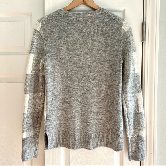 Old Navy Grey and White Buffalo Plaid Soft Cozy Crewneck Sweater Women’s XS - Picture 4 of 7